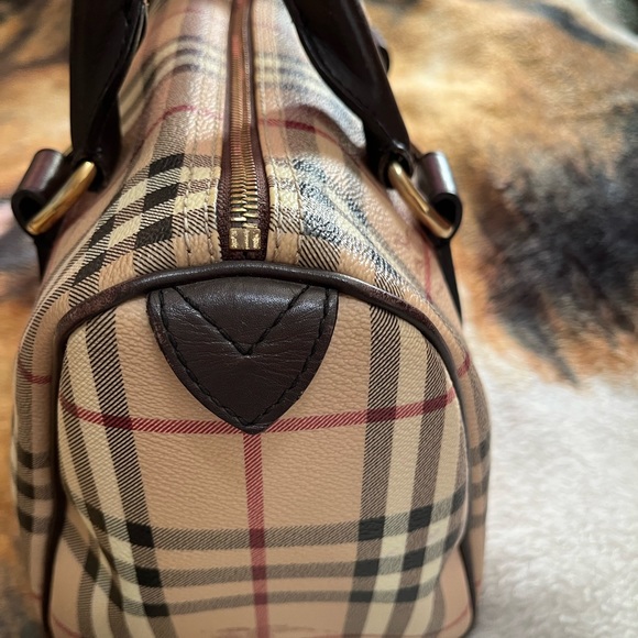 Burberry Boston - Picture 10 of 11